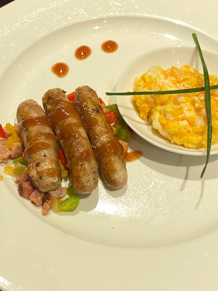 Our own pork sausages served with scrambled eggs and béarnaise